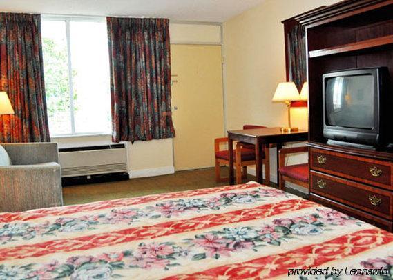 Rodeway Inn Emporia Room photo